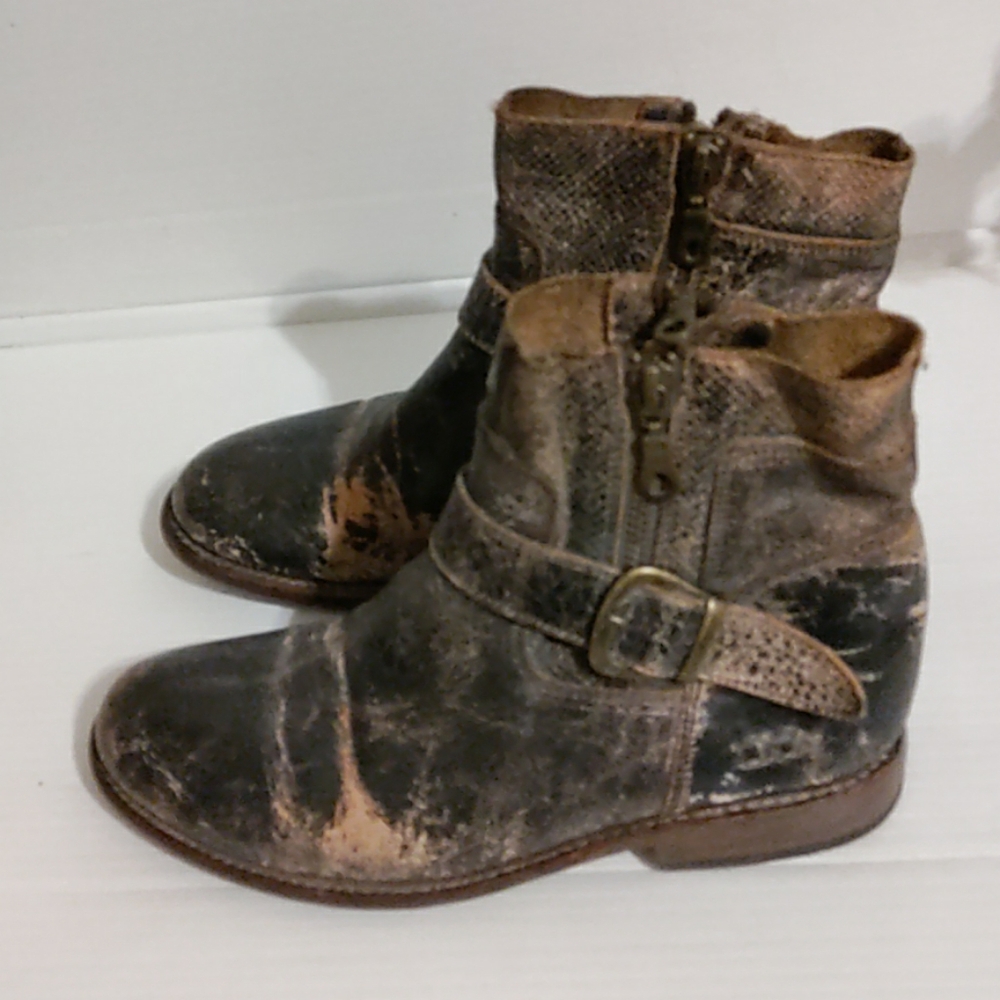 Bed Stu Black and Brown Leather Ankle Boots - Picture 3 of 12